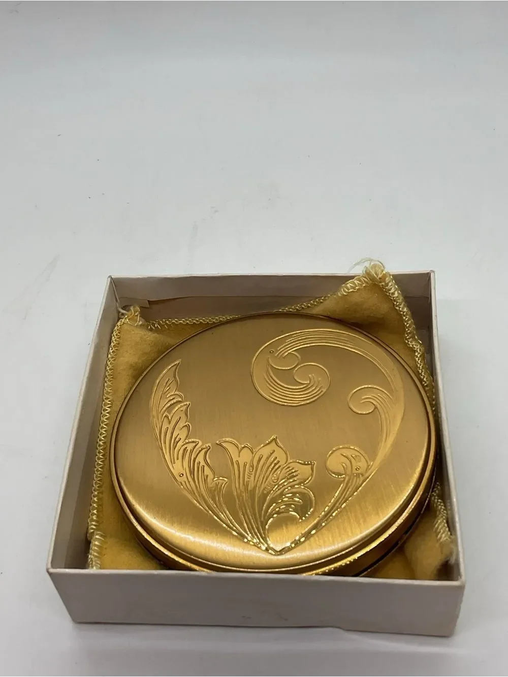 Vintage Gold Tone Floral Embossed Compact Mirror with Pouch